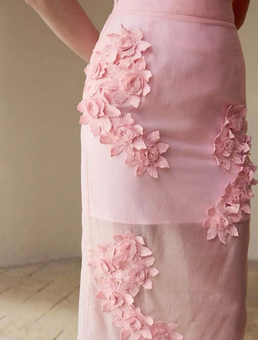 Floral Embroidery Split Hem Skirt